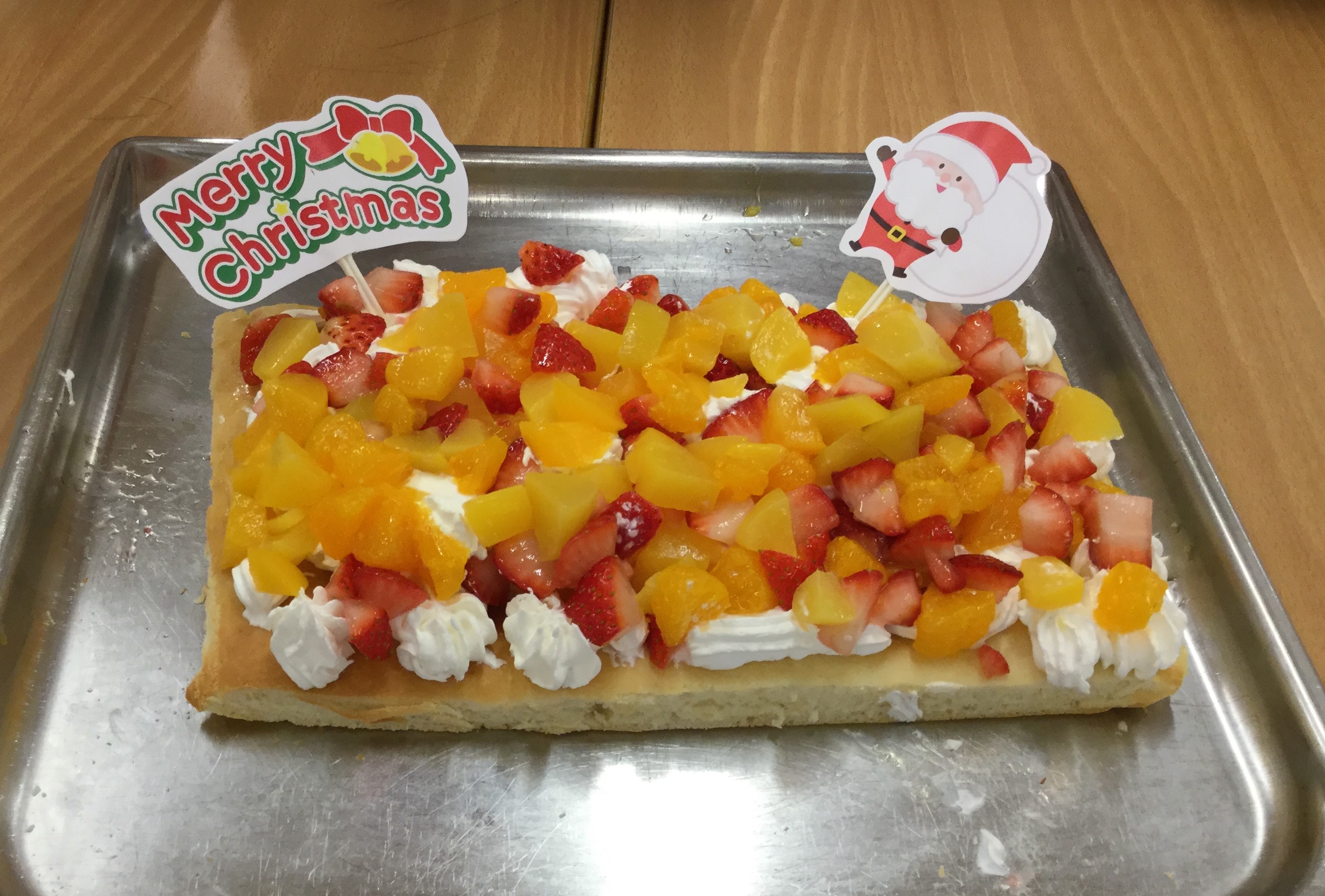 【ラ・プリマブランカえいふく】<br>フルーツはみんなで盛り付けたよ<br>